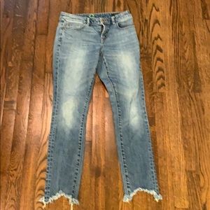 C wonder shark bite hem jeans